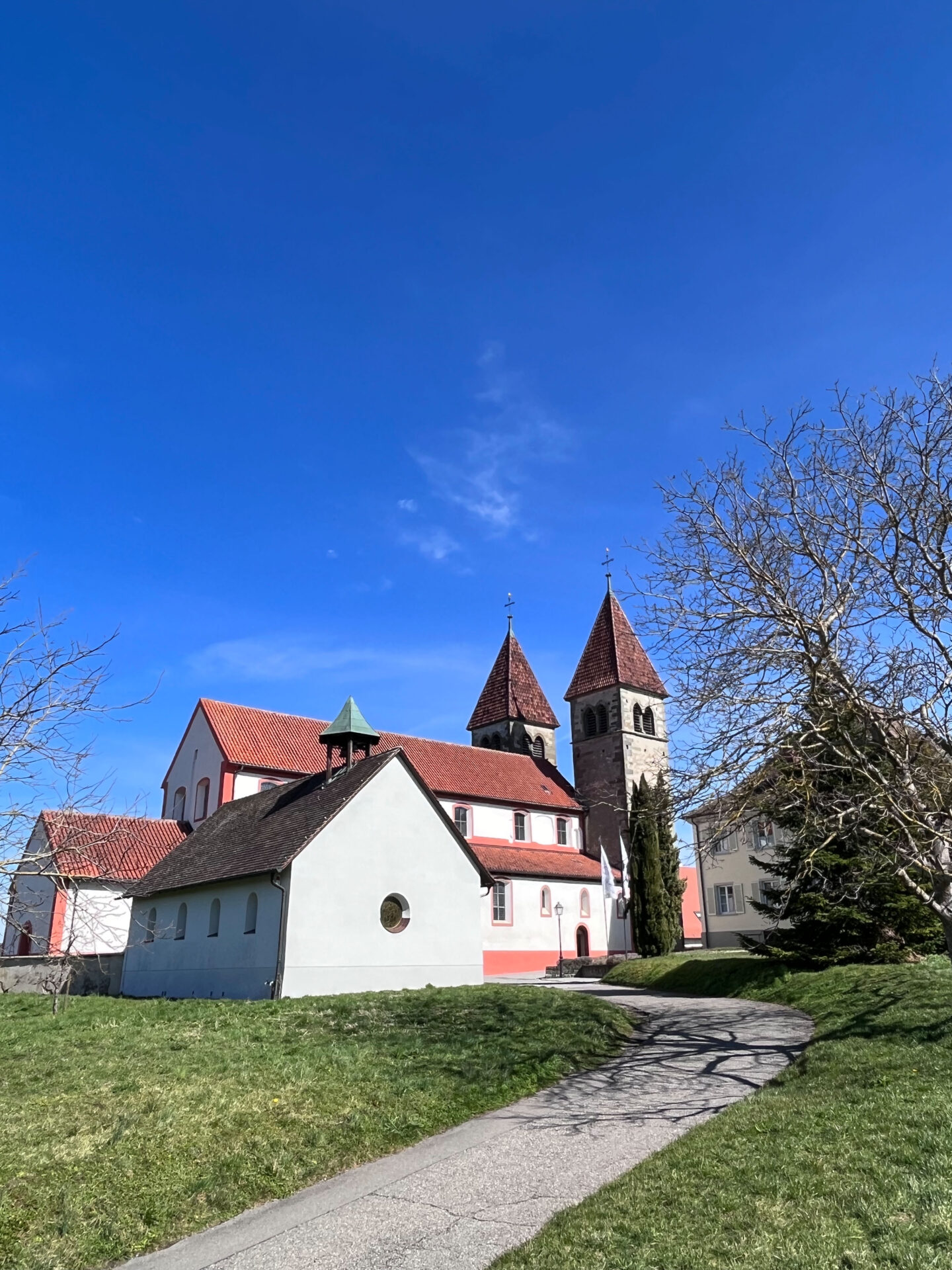 St. Georg von außen Niederzell Kultur Insel Reichenau